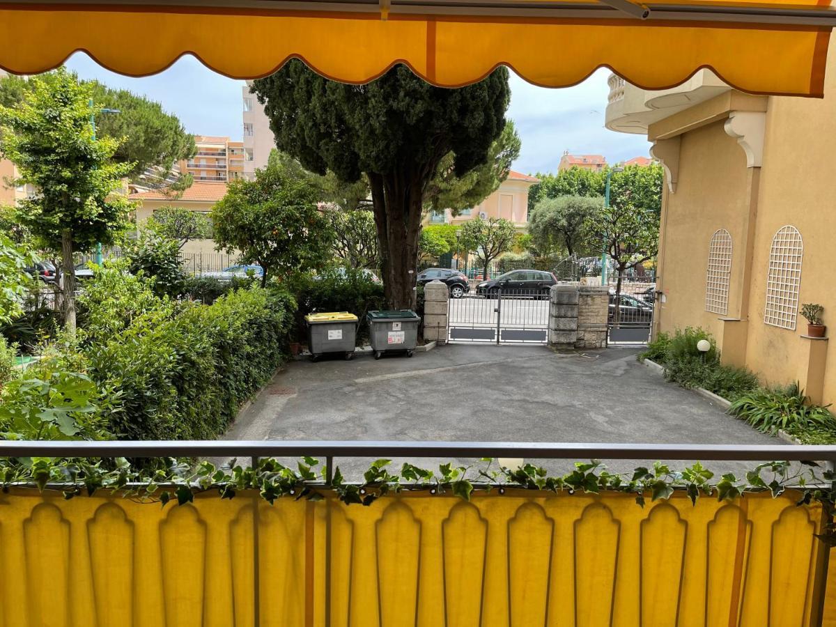 Location Saisonniere Menton 220 M Des Plages Buitenkant foto